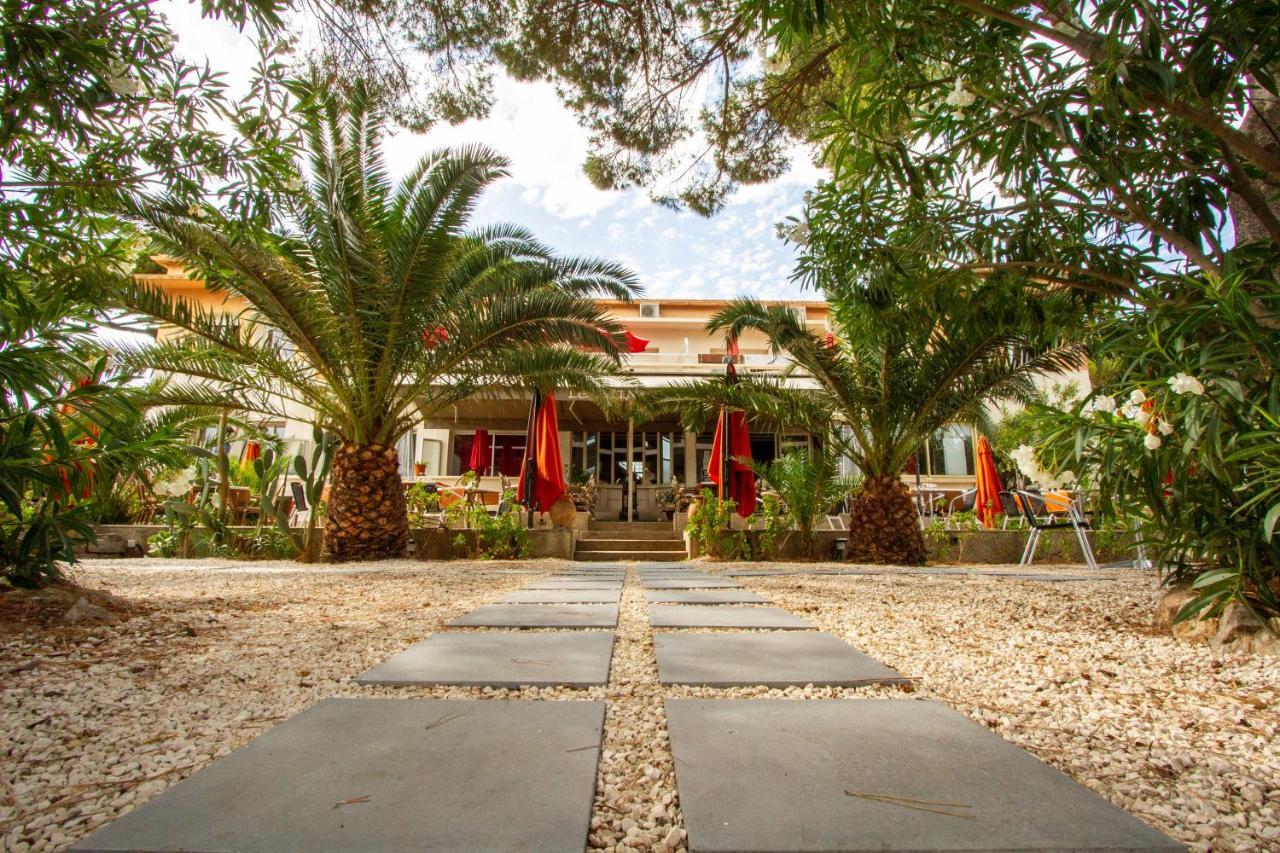 Logis Hotel Restaurant Le Kalliste Hyères Exterior foto